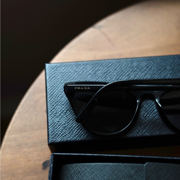 Black Prada sunglasses - Picture 3 of 6